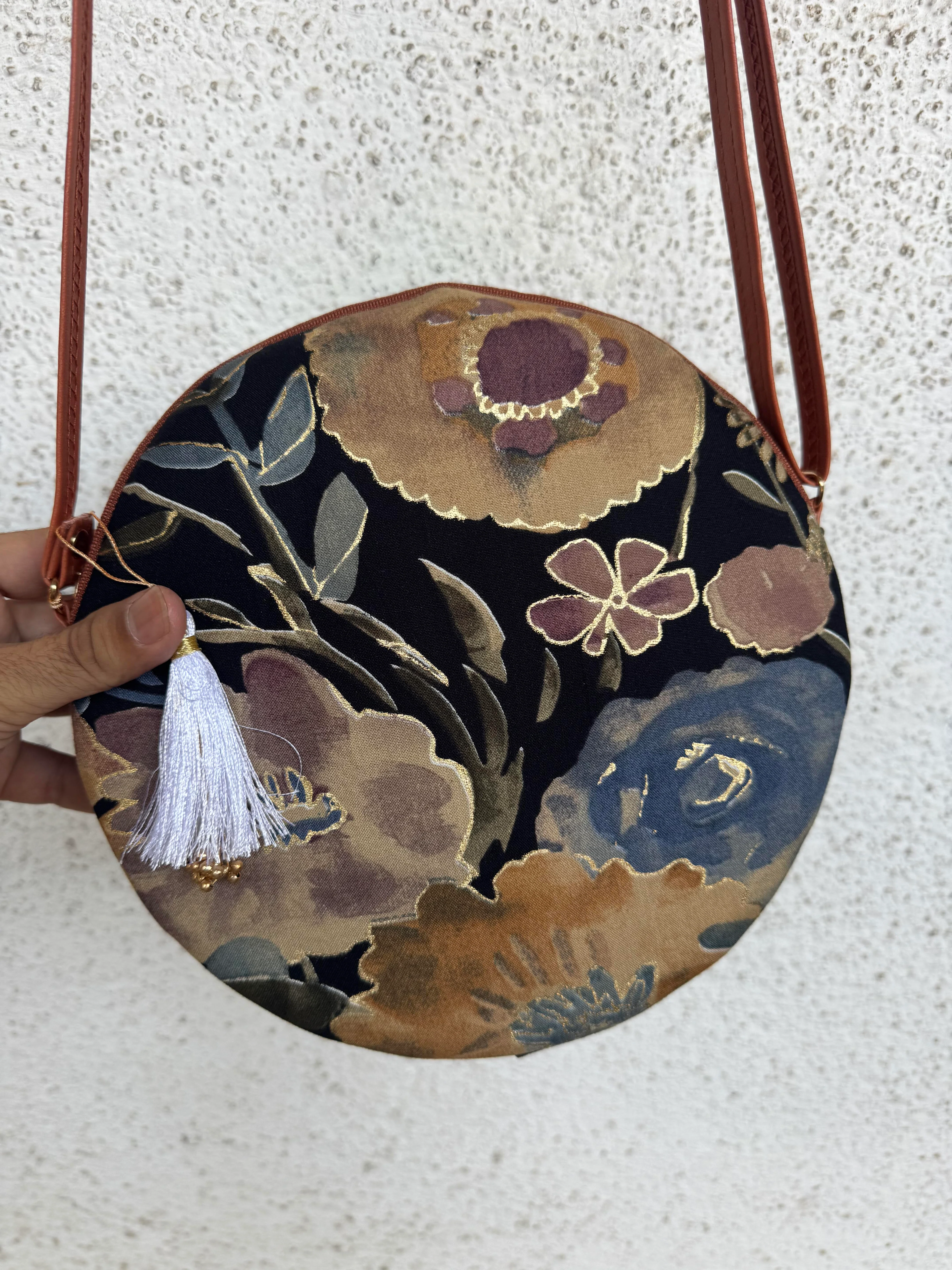 Black Grey Flower - Cute Round Sling bag - Image 3