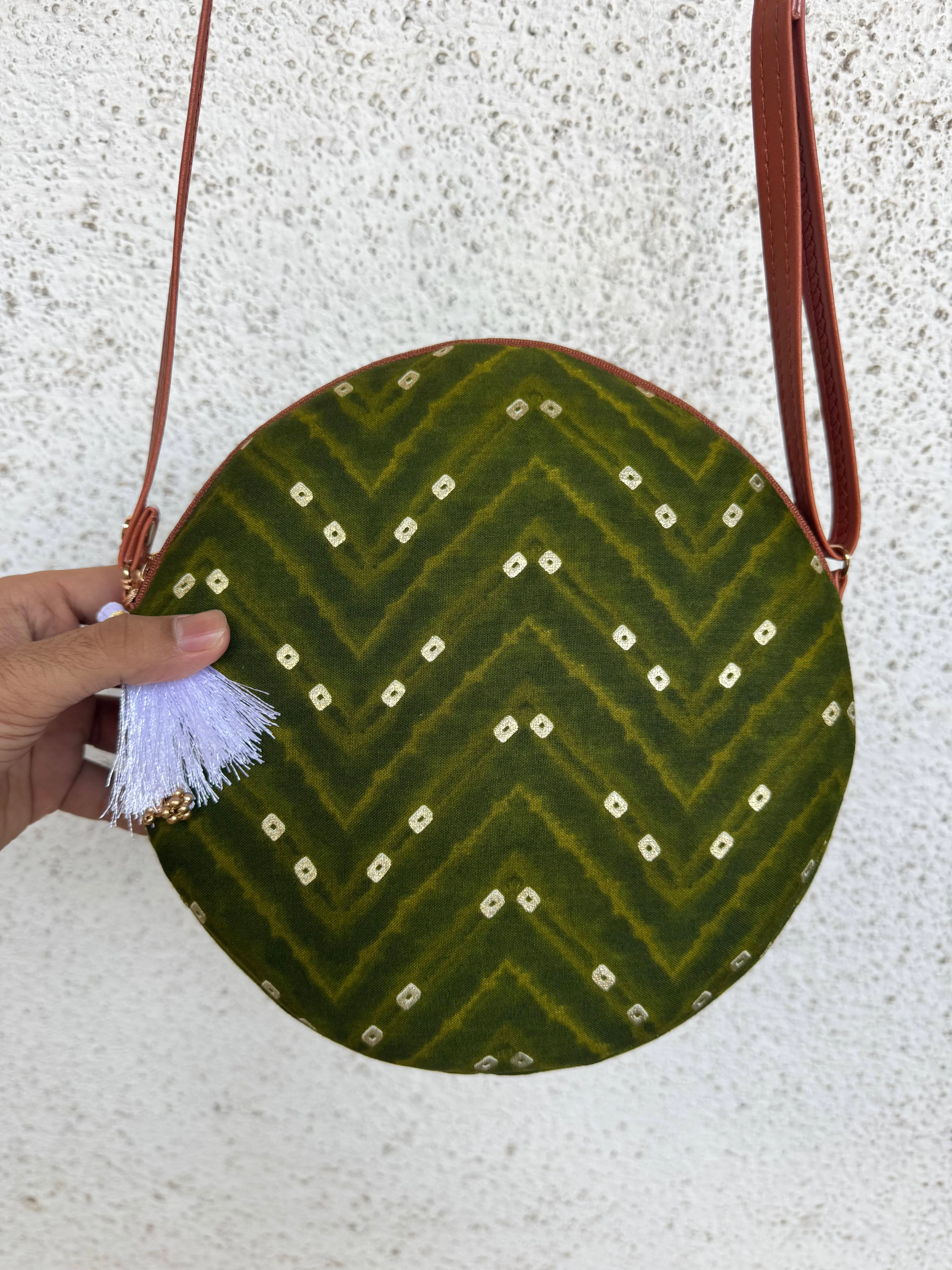 Green Bandhani Zigzag - Cute Round Sling bag - Image 3