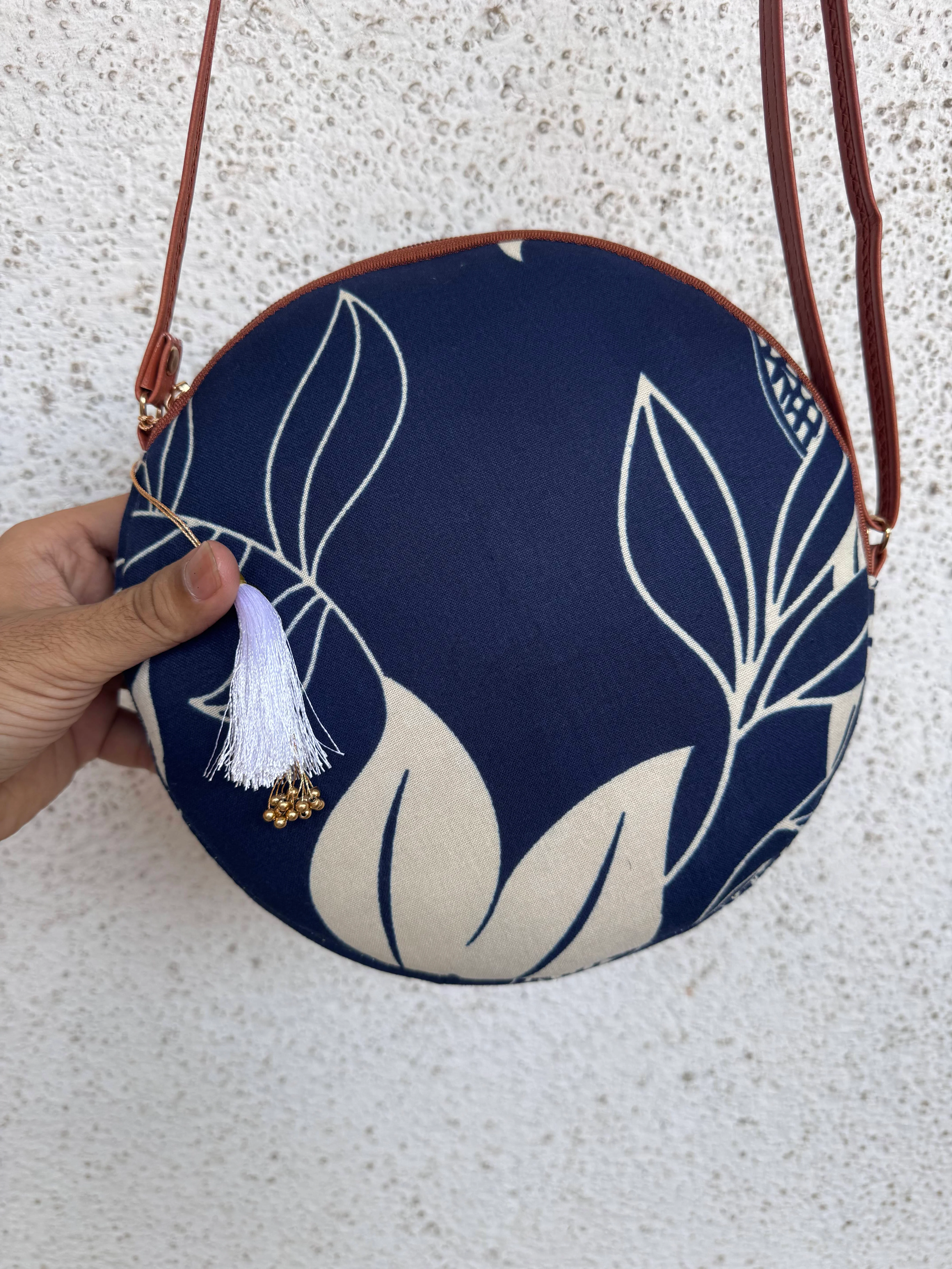 Lily Blue - Cute Round Sling bag - Image 3