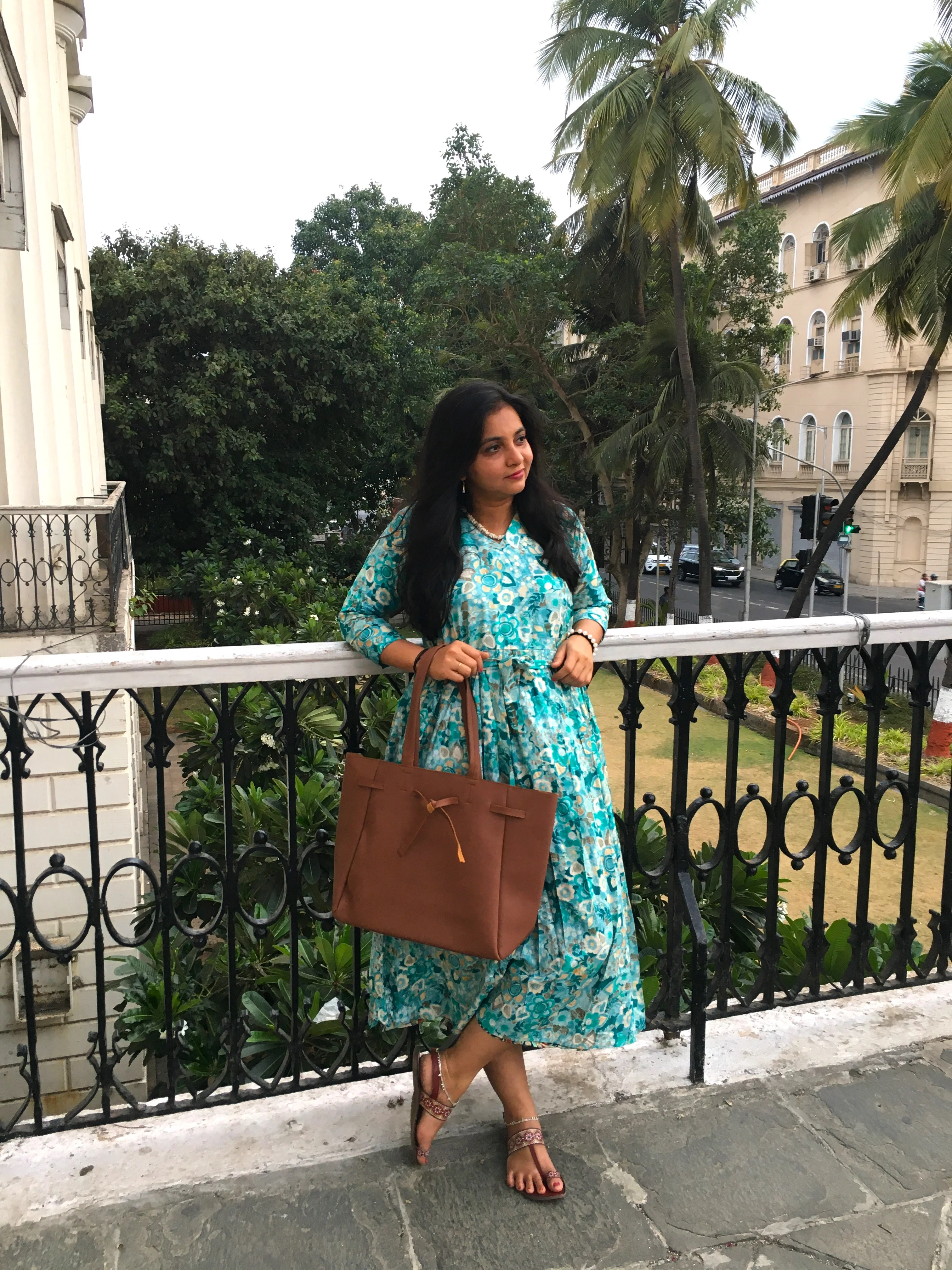 The Paris Tote - Plain - Tan
